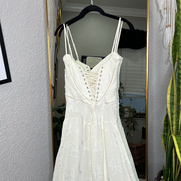 HOUSE OF CB 'Seren' Vintage Cream Floral Lace Back Maxi Dress NWOT - Picture 16 of 17